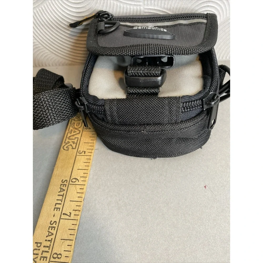 Samsonite Small Padded Crossbody Camera Bag Nylon Zippered Compartments Strap